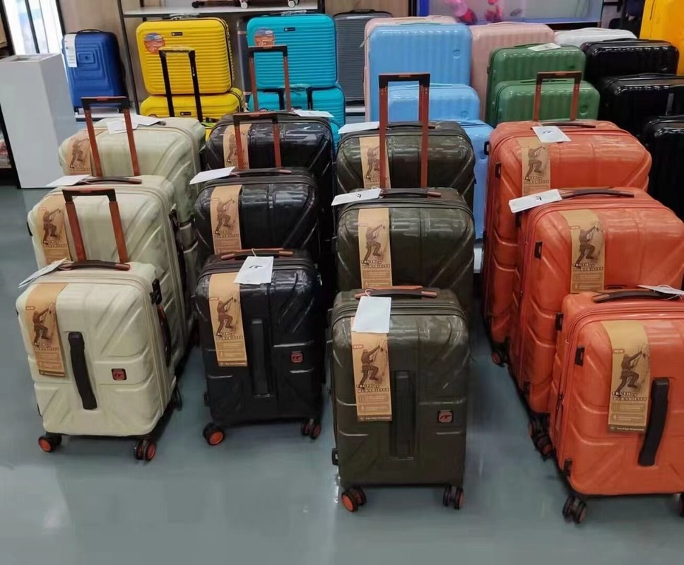 Tasarım 20/24/28 inç 3 parçalı PC ABS araba çantası Kırmızı yolculuk bavulları bagaj çantası