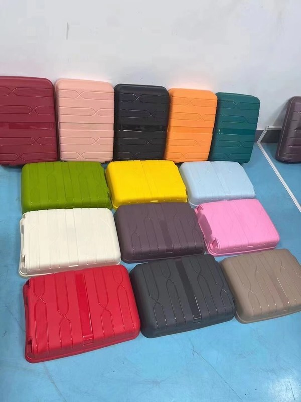 Yüksek Kalite Fabrika Sert Kutusu PP Bavul Seti Seyahat Çantası Döner Tekerlekler Unisex Seyahat Çantaları Bavulda Taşıyın