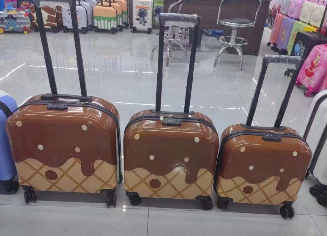 Çocuk Trolley Düğmesi Karikatür Yükleme Düğmesi Evrensel Tekerlek Şifre Çanta Logo Deseni Yazdırabilir Çocuk Bagajı