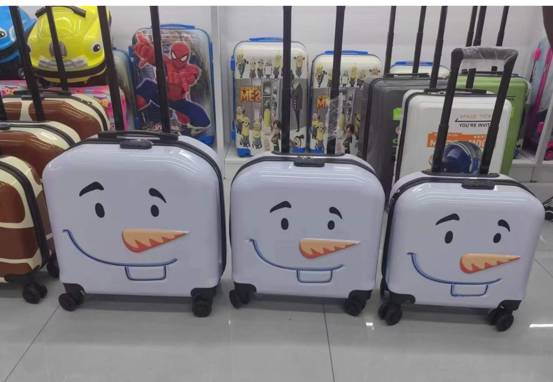 Yeni Tasarım 18 inç Evrensel Tekerlekli Araba Kutusu Çocuklar Moda Karikatürlü Araba Kutusu Tatlı 3D Stereo Bordo Kutusu Hediye